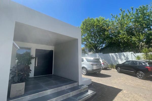 Stunning modern 4 bedroom family home, only a stone’s throw away from the middle of ...