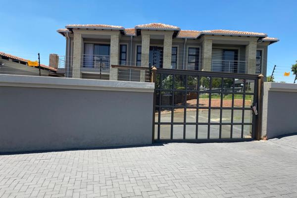 7 Bedroom House for Sale in West Park

EXCLUSIVE MANDATE

Welcome to Luxury and convenience!!!!

Stunning Family house located in ...