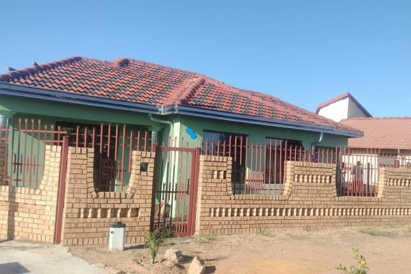 A 3 bedroom house in Hammanskraal, RensTown , is up for sale for r790 000.

This property offers 3 bedrooms, 2 bathroom , and an open ...