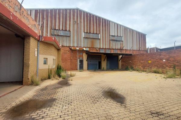 Available immediately, this well-maintained 2,758m2 warehouse is situated in a secure ...