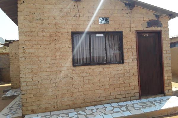 2 Beds not fitted,dinning, toilet &amp; bath,kitchen not fitted
Wall and gate 
You will be sharing as there are outside rooms.