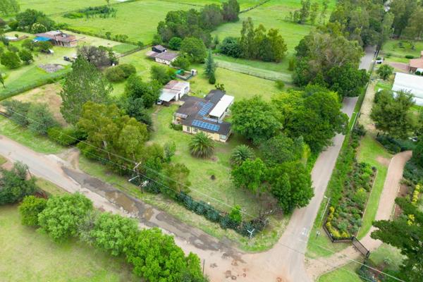 Extraordinary opportunity on this 2-ha off-grid property! ???

Imagine living free from the constraints of loadshedding and water ...