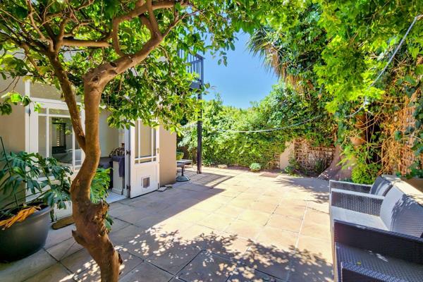 Nestled on a tranquil one-way street just steps away from the vibrant energy of Kloof Street, this charming cottage is a sanctuary of ...