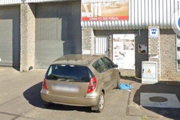 Located in a well-established industrial area, this versatile light industrial unit offers a fantastic opportunity for businesses ...