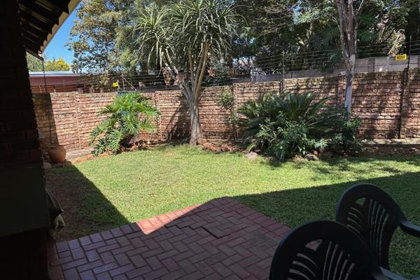 Private garden.
Situated in No loadshedding area.
2 Bedrooms 
2 Bathrooms
Double ...