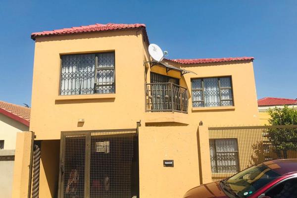 Double story house with 4 bedroom and three bathrooms situated near Maponya mall,