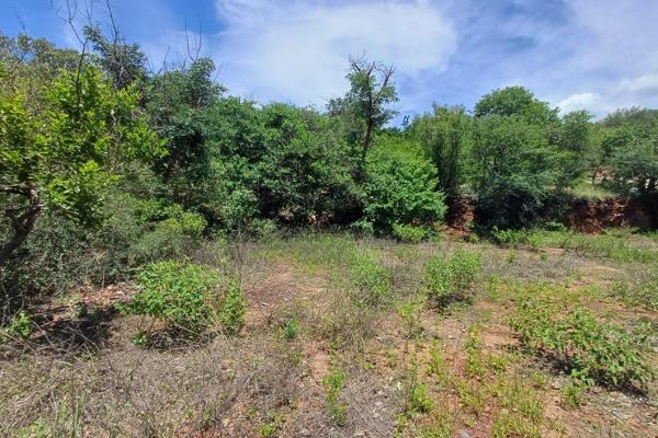 Build your dream house on this prime stand, just 2 minutes from town, boasting breathtaking views of the surrounding mountains. 

The bulk earthworks for a 200m&#178; ground floor platform is already completed, along with ...