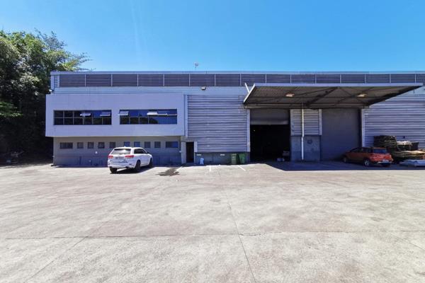 This 1,149m&#178; warehouse offers a well-equipped and secure industrial space, ideal ...