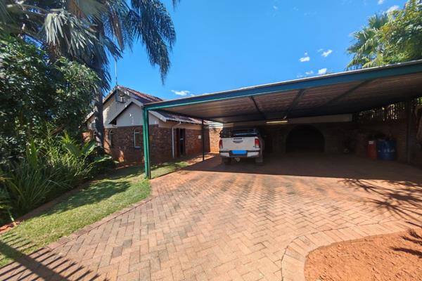 iscover this stunning home in the heart of Theresapark, set on a generous 999m&#178; stand. Perfect for families and entertainers ...