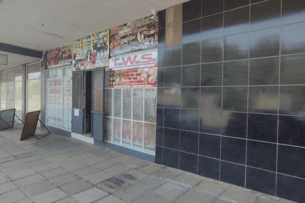 This commercial property is situated in a very busy street allowing for maximum exposure for your bussiness.
The property includes a ...