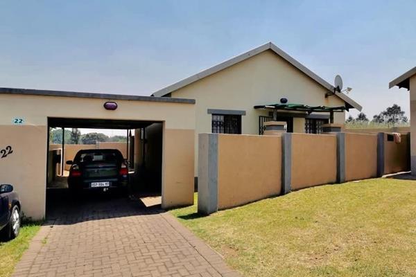 Cozy 2 bedroom townhouse for sale.
Tasbet Park eMalahleni 
Price R 677 000

2 bedrooms
2 bathrooms
Kitchen
Lounge
In ...