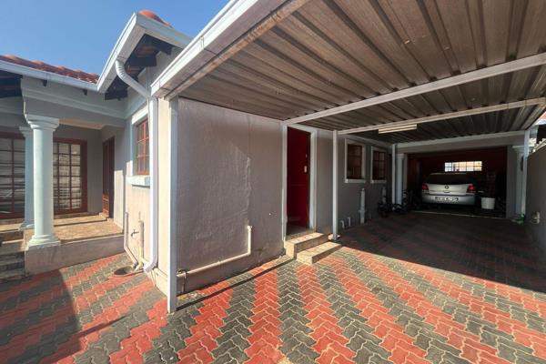 Family Home
This is lovely home for a family and situated in Waterfall view. It has 4 Bedrooms, 2 bathrooms and beautiful kitchen ...