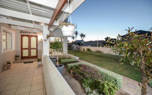 3 Bedroom House for sale in Yzerfontein