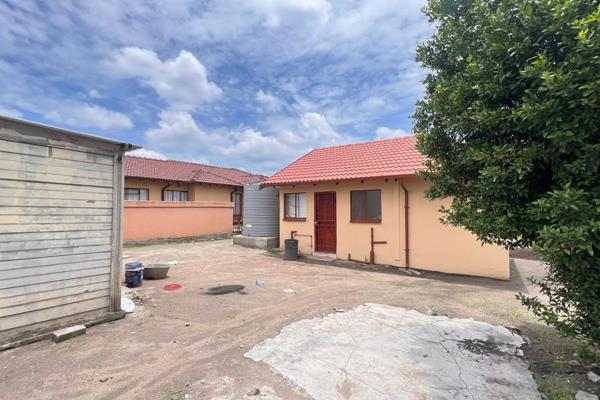 3 bedroom house for rental  at million dollar.The property offers a kitchen, living room ...