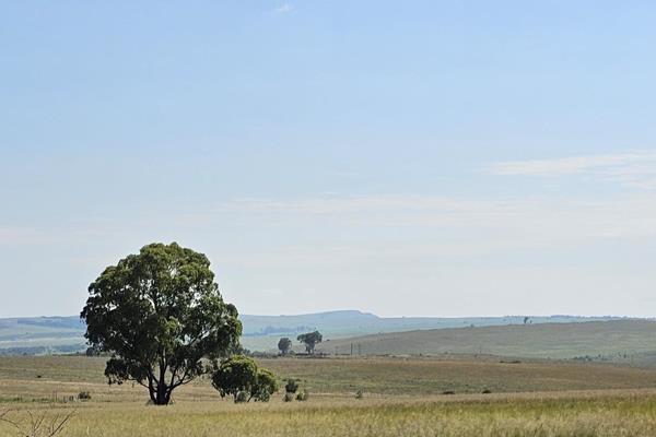 This exceptional property offers a serene and private setting, perfect for a small-scale game lodge or self-sustainable farming. ...