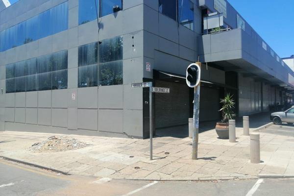 This is a highly visible retail space ideal for a wholesaler or supper market.
On a busy road.
Rent: R25 000
Deposit: R50 000