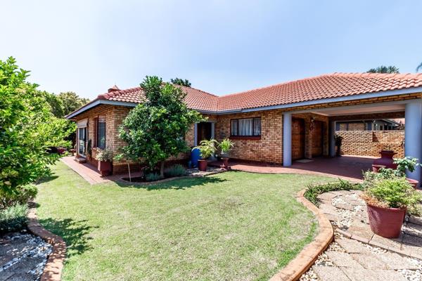 You can be the proud owner of this beautiful home in safe and popular Bougainvillea Estate.
This lovely family home welcomes you ...