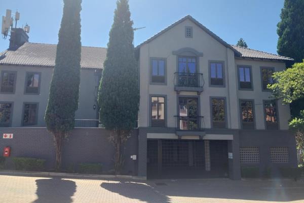 Commercial Building to Let in Meadowbrook Office Park, Olivedale, Randburg

Size: ...