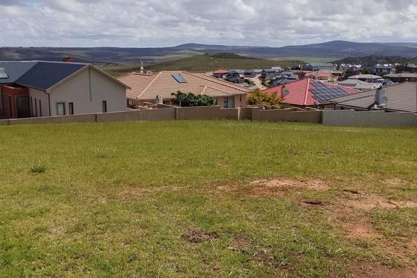 This prime plot in Monte Christo, Hartenbos, offers a flat terrain, making it the perfect foundation to build your dream home. With ...