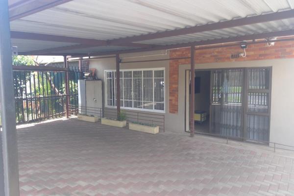 This flat is situated in Roseacre which is in close proximity to the Joburg CBD There ...