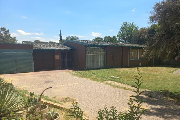 3-bedroom family home with lounge, dining room, kitchen, bathroom with separate toilet, single garage, single lockable carport and ...