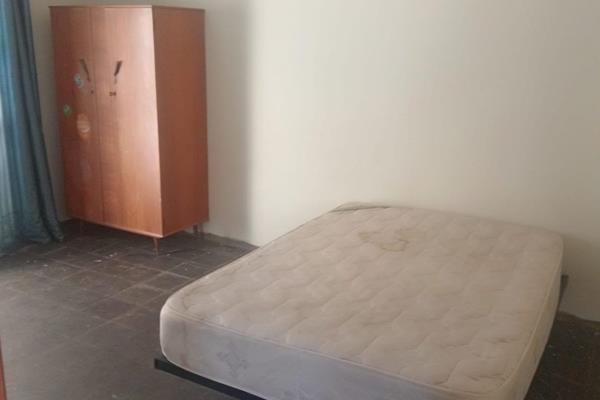 Semi furnished rooms available.
Preferably for young working or student females. ...