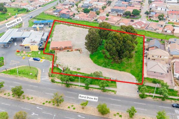 The auction will be held at The Houghton Golf Club on the 18 February 2025 at 11h00, and will be streamed live. Bidding can be done in person, or telephonically by prior arrangement.

GLA: &#177;594 m2
Ex Corobrik distribution ...