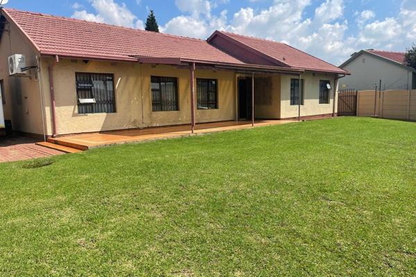 Large Family home consist of 4 bedrooms, 2 bathrooms , a big lounge, dining,, large fitted kitchen , double garages, an entertainment ...