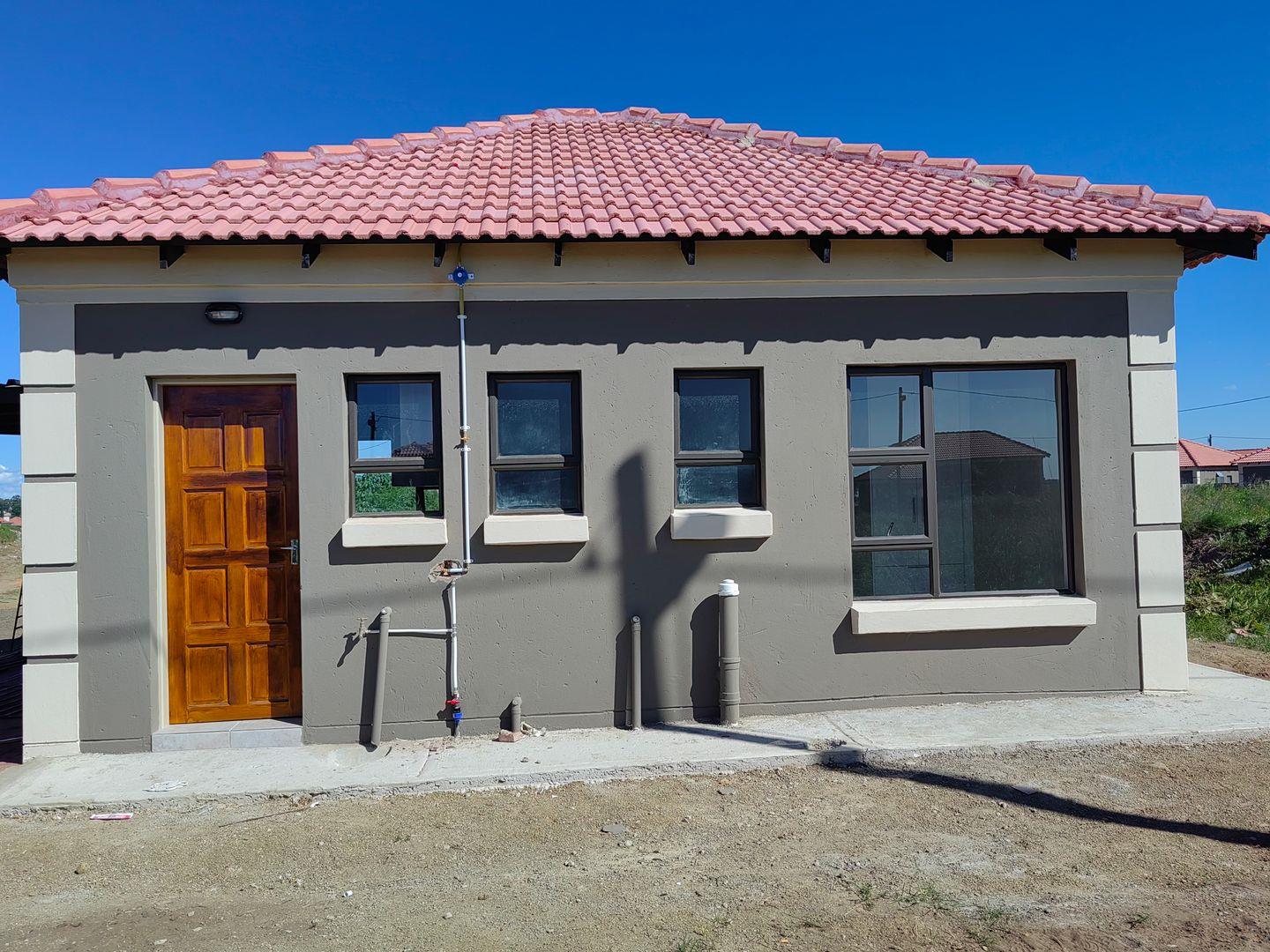 2 Bedroom House for sale in George Botha Park - P24-115498634