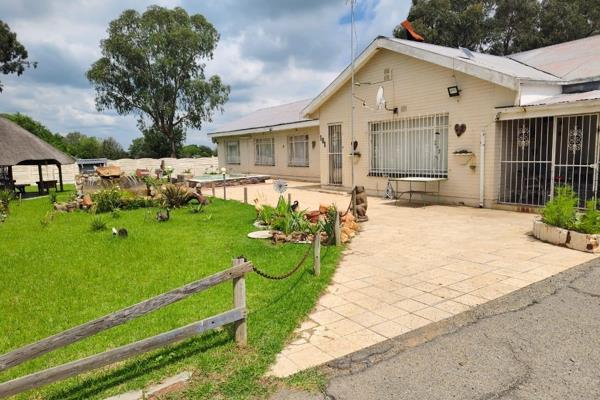 This beautiful home in Grootvlei, Mpumalanga, offers a comfortable and spacious living environment, perfect for a family seeking ...