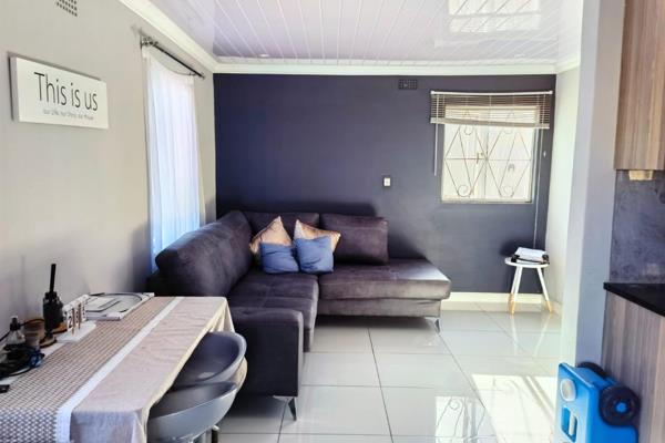 Neat andamp; Spacious 4-Bedroom Home with 2-Bedroom Flatlet in Pelican Park
This well-maintained 4-bedroom home in Pelican Park is ...