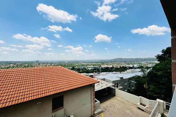 Neat private 2nd floor apartment to rent in Constantia Kloof. (Building is serviced with ...