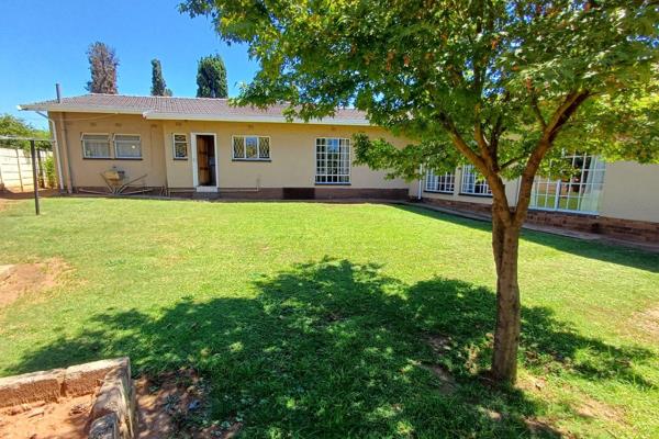 This lovely home offers-
A large lounge and dining area with wooden flooring and a built in bar,
A spacious and beautifully finished ...