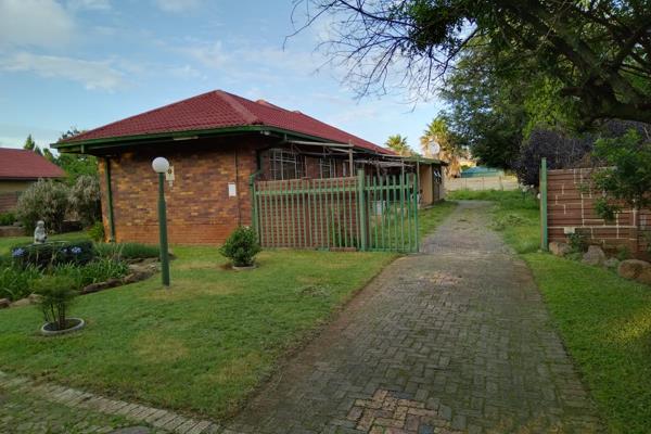 Spacious 4-bedroom house with lounge, dining room, study, entertainment area with build in braai, kitchen, 2 bathrooms, double garage ...