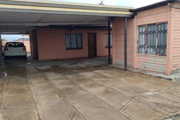 2 Bedrooms, 
Toilet and bathroom, 
Kitchen and lounge, 
Double carport, 
Paved yard, 
Additional 3 rooms for rentals 