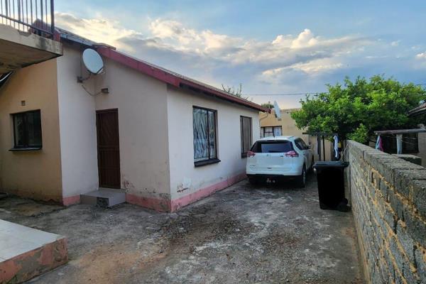 Special Offer: 2-Bedroom House in Ebony Park!
Don&#39;t miss out on this fantastic opportunity! This property offers:

Main ...