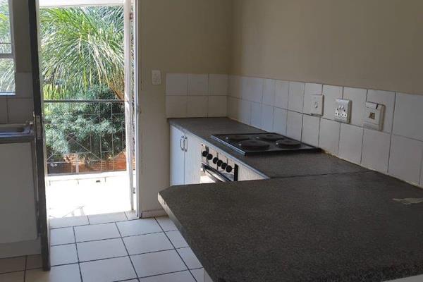 This lovely unit consist of the following:
Open plan kitchen with lots of cupboards and ...