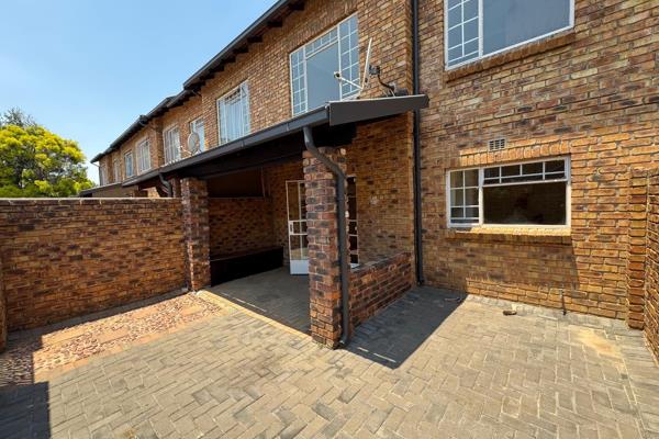 Property offers:
1 lounge 
1 dinning room 
2 bedrooms 
2 bathrooms 
1 garage 
Patio area 


This property is located in ...