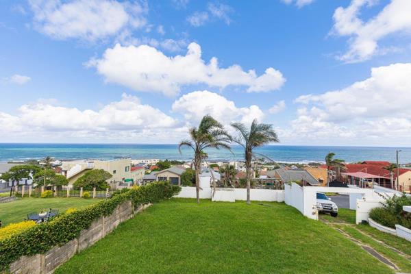 This charming residence features 3 spacious bedrooms and 2 bathrooms. All the bedrooms boast sea views.  The open-plan living area is ...