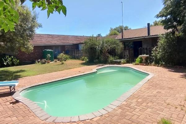 This smallholding has a lot of potential.

This four bedroom house is suitable for a small or big family.
It is located near the Vaal ...