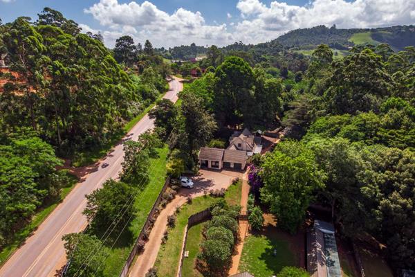 Located in a prime area of Assagay with a walkable distance to westown , this expansive property offers 14,000 square meters of ...