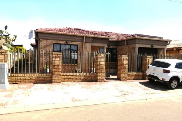 **Discover Your Dream Home in Ramakonopi East, Katlehong!**

Step into a world of comfort and convenience with this stunning 4-bedroom ...