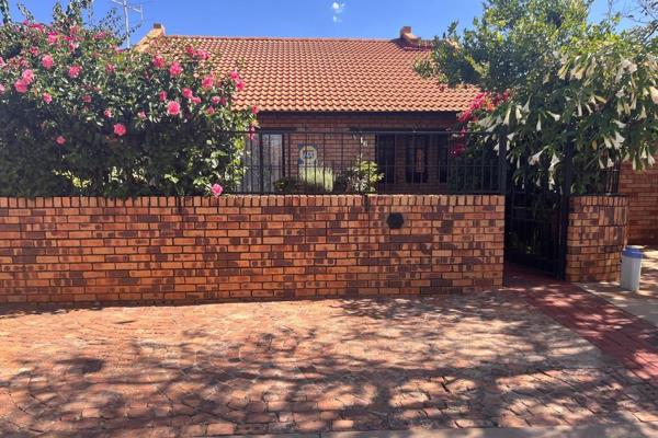 This beautiful face brick family home is situated in a quiet street, close to all amenities. Consists of 3 bedrooms with build in ...