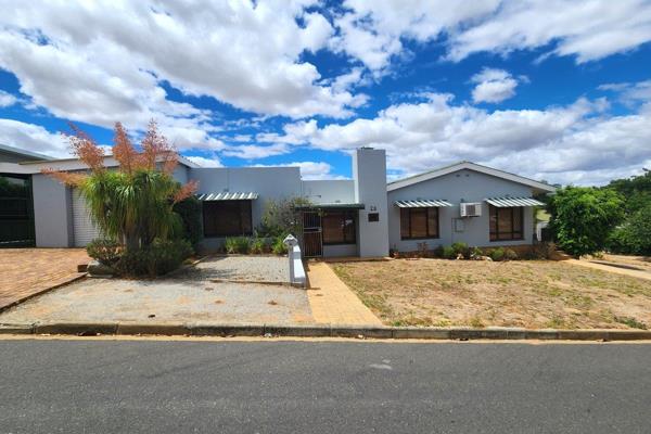 Sturdy Family Home in Amandelrug, Malmesbury – A Must-See!
This spacious corner plot ...