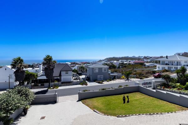 Spectacular Seaview Home in Yzerfontein – A Must-See! 

Wake up to breathtaking ...