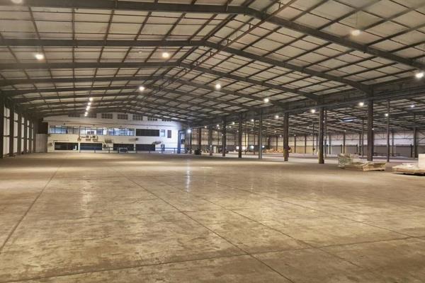 This spacious 13,595 sqm warehouse in Mobeni offers a strategic location near the Port ...