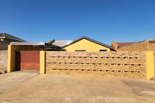 The beautiful home in the Eye of Soweto consists of three spacious bedrooms, one of which has an ensuite bathroom and shower. The two ...