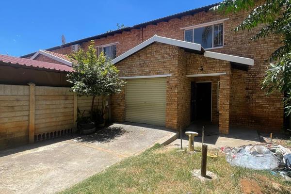 2-Bedroom, 1.5-Bathroom Apartment for Rent in Central Rustenburg

Available in a secure, well-located complex, this cozy home ...