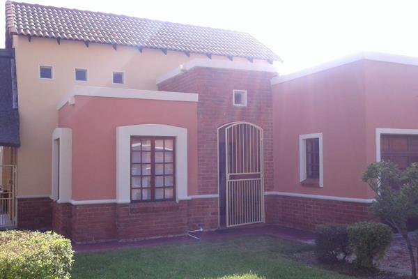 Nice townhouse to rent in Rose d Blanc Complex in Waterval East. It has 3 bedrooms, 2 bathrooms, open plan kitchen/living area/dining ...