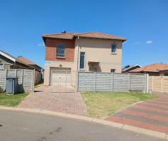 Townhouse for sale in Leopard's Rest Security Estate